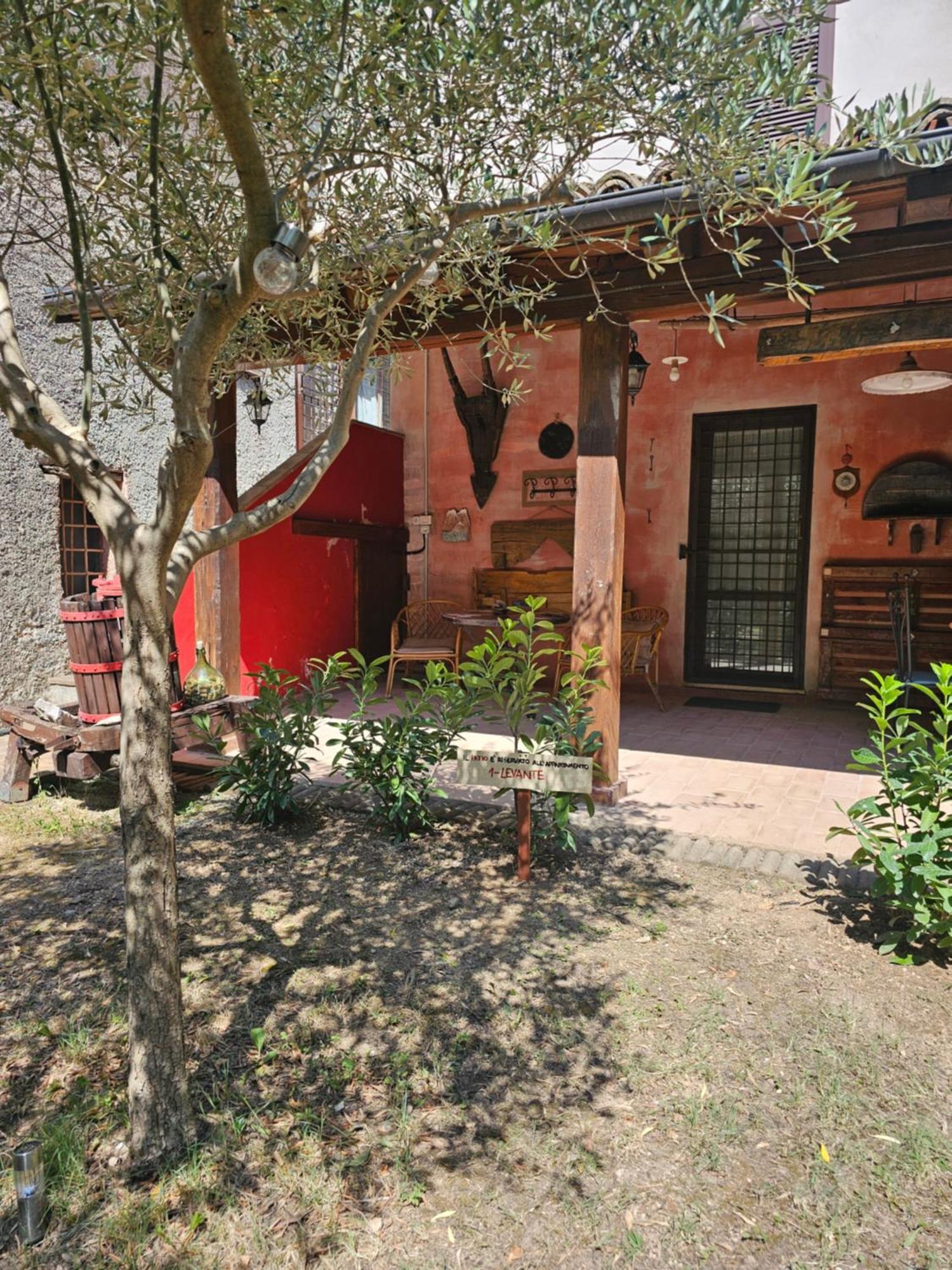 La Rosa Dei Venti - Country House Fossato di Vico Buitenkant foto