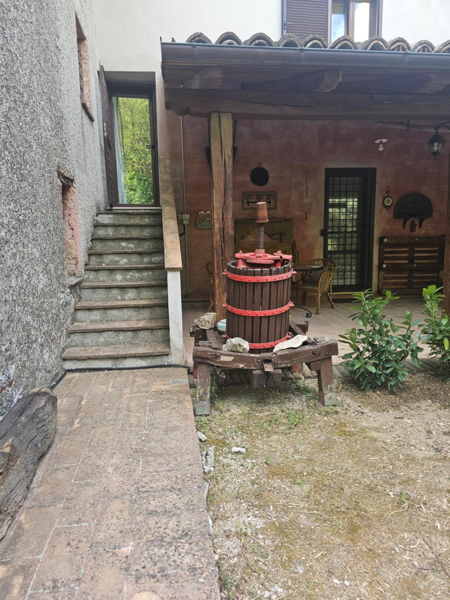 La Rosa Dei Venti - Country House Fossato di Vico Buitenkant foto